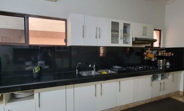 En alquiler moderna casa esquinera FULL AMOBLADA con piscina en Santa Maria de Casa Grande, Av. Leon Febres Cordero, Samborondon