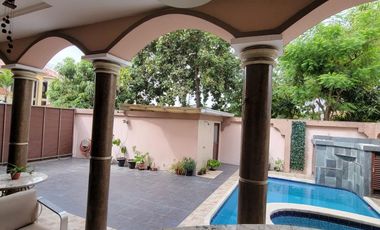 En alquiler moderna casa esquinera FULL AMOBLADA con piscina en Santa Maria de Casa Grande, Av. Leon Febres Cordero, Samborondon