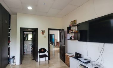 En alquiler moderna casa esquinera FULL AMOBLADA con piscina en Santa Maria de Casa Grande, Av. Leon Febres Cordero, Samborondon