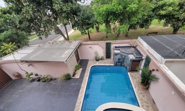 En alquiler moderna casa esquinera FULL AMOBLADA con piscina en Santa Maria de Casa Grande, Av. Leon Febres Cordero, Samborondon