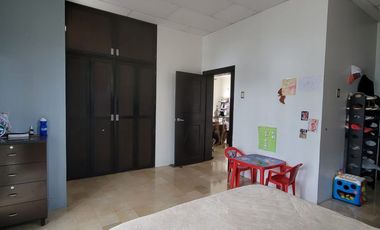 En alquiler moderna casa esquinera FULL AMOBLADA con piscina en Santa Maria de Casa Grande, Av. Leon Febres Cordero, Samborondon