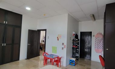 En alquiler moderna casa esquinera FULL AMOBLADA con piscina en Santa Maria de Casa Grande, Av. Leon Febres Cordero, Samborondon