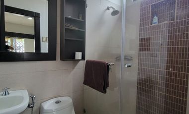 En alquiler moderna casa esquinera FULL AMOBLADA con piscina en Santa Maria de Casa Grande, Av. Leon Febres Cordero, Samborondon