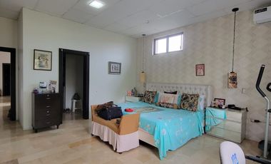 En alquiler moderna casa esquinera FULL AMOBLADA con piscina en Santa Maria de Casa Grande, Av. Leon Febres Cordero, Samborondon