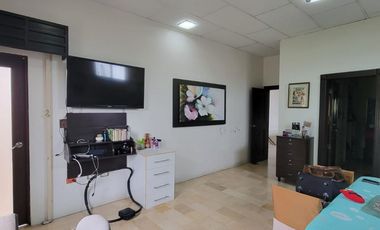 En alquiler moderna casa esquinera FULL AMOBLADA con piscina en Santa Maria de Casa Grande, Av. Leon Febres Cordero, Samborondon