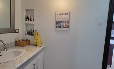 En alquiler moderna casa esquinera FULL AMOBLADA con piscina en Santa Maria de Casa Grande, Av. Leon Febres Cordero, Samborondon