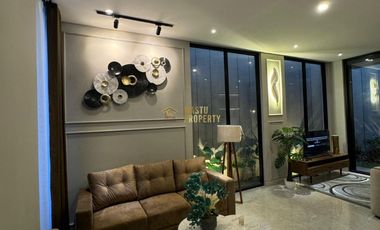 DIJUAL RUMAH 2 LANTAI SHM FULL FURNISHED DEKAT RESTO TENGKLENG GAJAH DI WEDOMARTANI SLEMAN