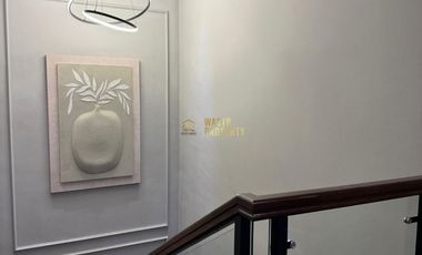 DIJUAL RUMAH 2 LANTAI SHM FULL FURNISHED DEKAT RESTO TENGKLENG GAJAH DI WEDOMARTANI SLEMAN