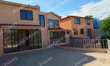 Bonita Casa en Condominio de 10 Casas con Vista Panorámica.