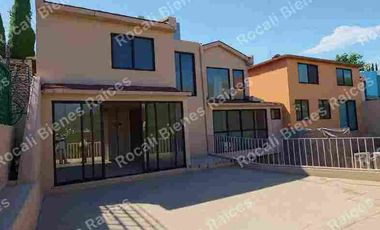 Bonita Casa en Condominio de 10 Casas con Vista Panorámica.