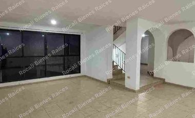 Bonita Casa en Condominio de 10 Casas con Vista Panorámica.