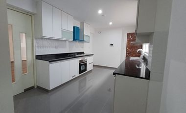 VENTA DE DÚPLEX ESTRENO 302 M2 EN SANTIAGO DE SURCO