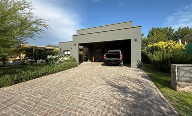 VÓRTICE INMOBILIARIA VENDE HERMOSA Y AMPLIA CASA EN B° LOS TEROS, GUAYMALLÉN, MENDOZA