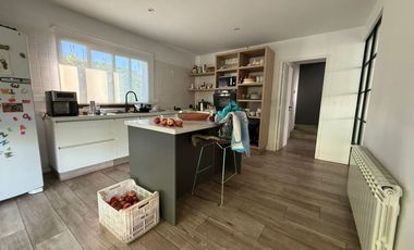 VÓRTICE INMOBILIARIA VENDE HERMOSA Y AMPLIA CASA EN B° LOS TEROS, GUAYMALLÉN, MENDOZA