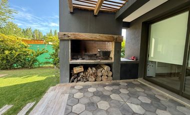 VÓRTICE INMOBILIARIA VENDE HERMOSA Y AMPLIA CASA EN B° LOS TEROS, GUAYMALLÉN, MENDOZA