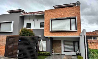 vendo casa en Condominio.