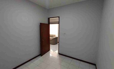 DI SEWA KAN BATUNUNGGAL INDAH 
Semi Furnished