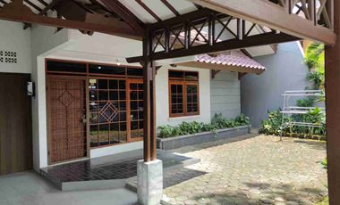 DI SEWA KAN BATUNUNGGAL INDAH 
Semi Furnished