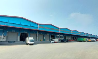 Premium Industrial Warehouse for Lease with Full Loading Features