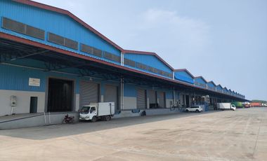 Premium Industrial Warehouse for Lease with Full Loading Features