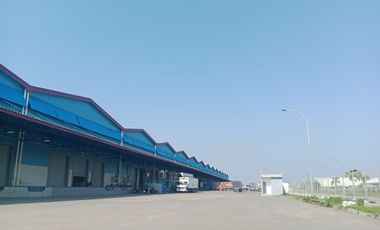Premium Industrial Warehouse for Lease with Full Loading Features