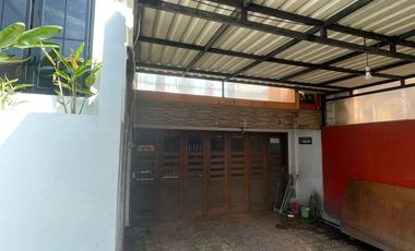 Rumah Mewah 3 Lantai dengan Kolam Renang di Meruya Jakarta Barat (029)