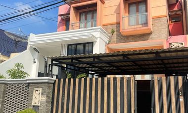 Rumah Mewah 3 Lantai dengan Kolam Renang di Meruya Jakarta Barat (029)