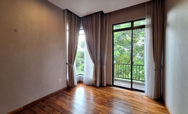 Lebak bulus serenia hills rumah private swimpool cantik siap huni