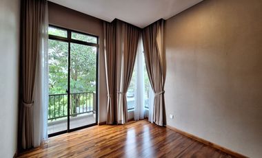 Lebak bulus serenia hills rumah private swimpool cantik siap huni