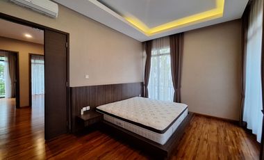 Lebak bulus serenia hills rumah private swimpool cantik siap huni