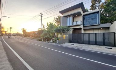 DIJUAL RUMAH 2 LANTAI SHM FULL FURNISHED DEKAT AL AZHAR CAIRO DI SINDUHARJO NGAGLIK SLEMAN