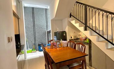 Dijual rumah induk dan kos2an bangunan baru sudah terisi kos putra full furnished 3 lantai dipalagan dekat kampus UGM, RS Sarjito