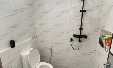 Dijual rumah induk dan kos2an bangunan baru sudah terisi kos putra full furnished 3 lantai dipalagan dekat kampus UGM, RS Sarjito