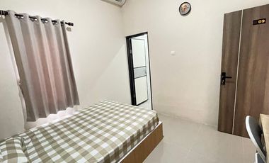 Dijual rumah induk dan kos2an bangunan baru sudah terisi kos putra full furnished 3 lantai dipalagan dekat kampus UGM, RS Sarjito