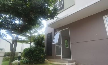 Jual BU (Butuh Uang) Rumah HOOK LUAS di Summarecon Bandung dijual MURAH di Bawah Pasaran