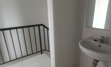 Jual BU (Butuh Uang) Rumah HOOK LUAS di Summarecon Bandung dijual MURAH di Bawah Pasaran