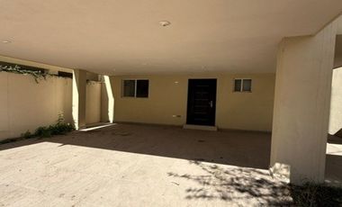 Amplia casa con diseño moderno en Siete Colinas