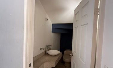 Amplia casa con diseño moderno en Siete Colinas