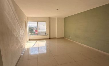 Amplia casa con diseño moderno en Siete Colinas