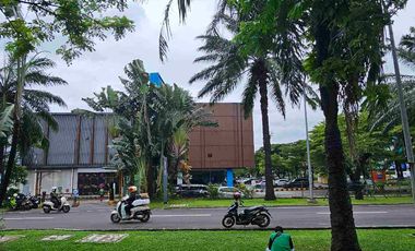 Disewakan ruko hadap hypermart deket exit toll di lippo karawaci