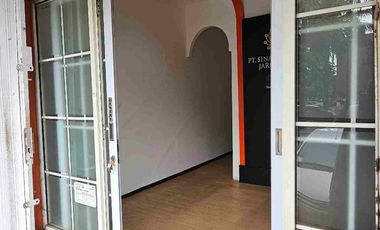 Disewakan ruko hadap hypermart deket exit toll di lippo karawaci