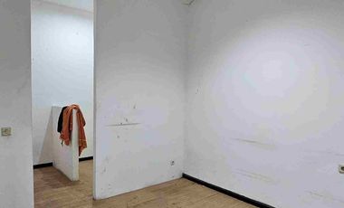 Disewakan ruko hadap hypermart deket exit toll di lippo karawaci