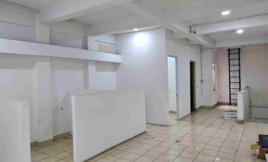 Disewakan ruko hadap hypermart deket exit toll di lippo karawaci