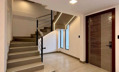 Casa de Lujo en venta en Loja sector Amable Maria