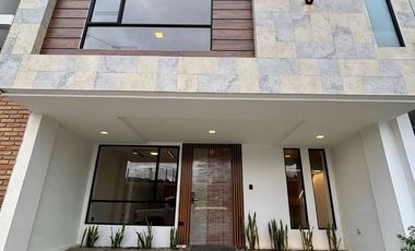 Casa de Lujo en venta en Loja sector Amable Maria