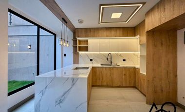 Casa de Lujo en venta en Loja sector Amable Maria