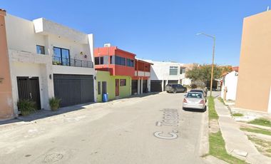 Inversión Segura y Rentable en Bienes Raíces, Casa en Col. Valle Real, Nuevo Laredo, TAMPS.