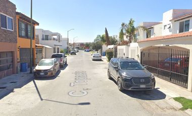 Inversión Segura y Rentable en Bienes Raíces, Casa en Col. Valle Real, Nuevo Laredo, TAMPS.