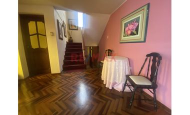 ¡Se Alquila Casa Para Uso Comercial En La Merced!, Primer Piso, Amplio Espacio. Renta: 5,900 Soles