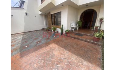 ¡Se Alquila Casa Para Uso Comercial En La Merced!, Primer Piso, Amplio Espacio. Renta: 5,900 Soles